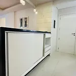 Apartamento 4 Dormitorios, 50 Metros Do Mar!