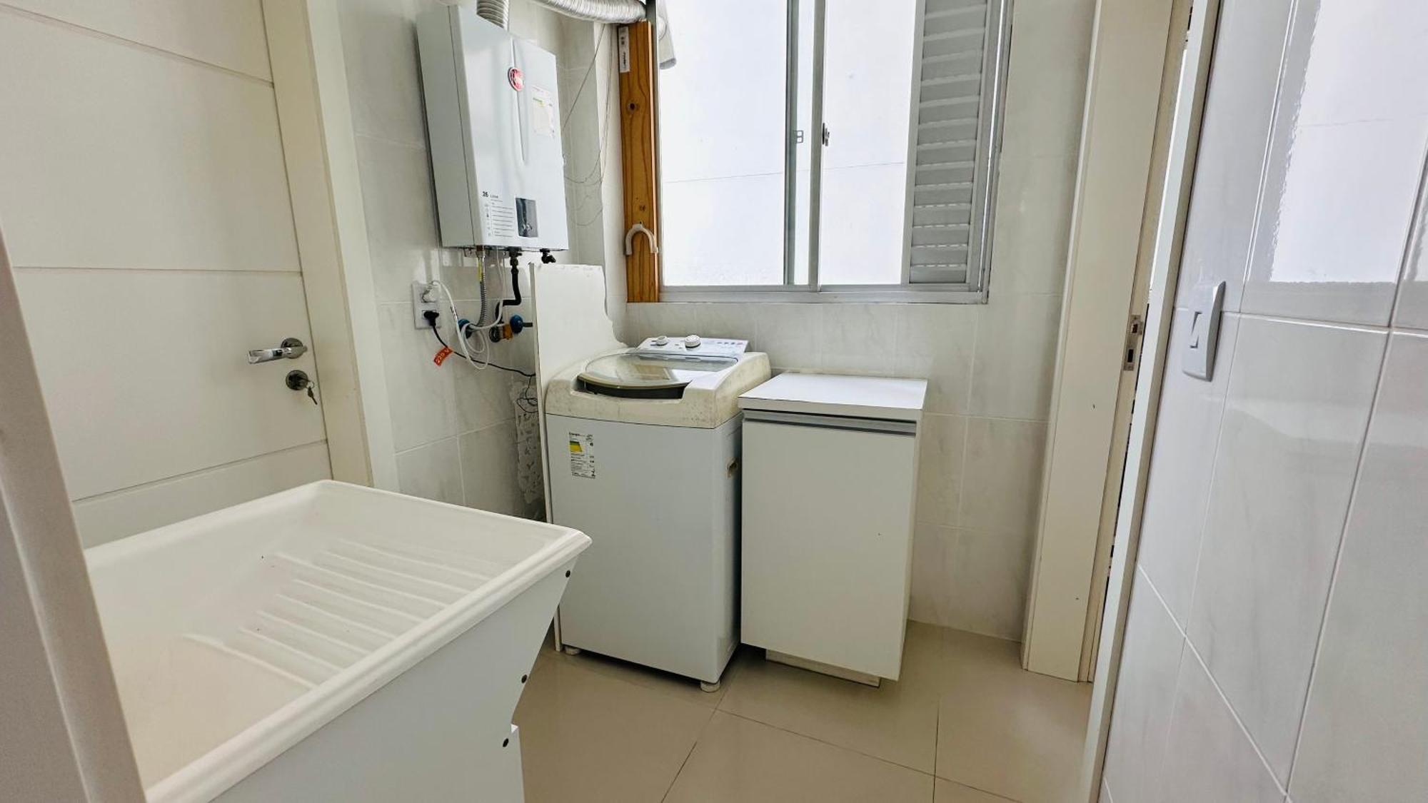 Apartamento 4 Dormitorios, 50 Metros Do Mar! *