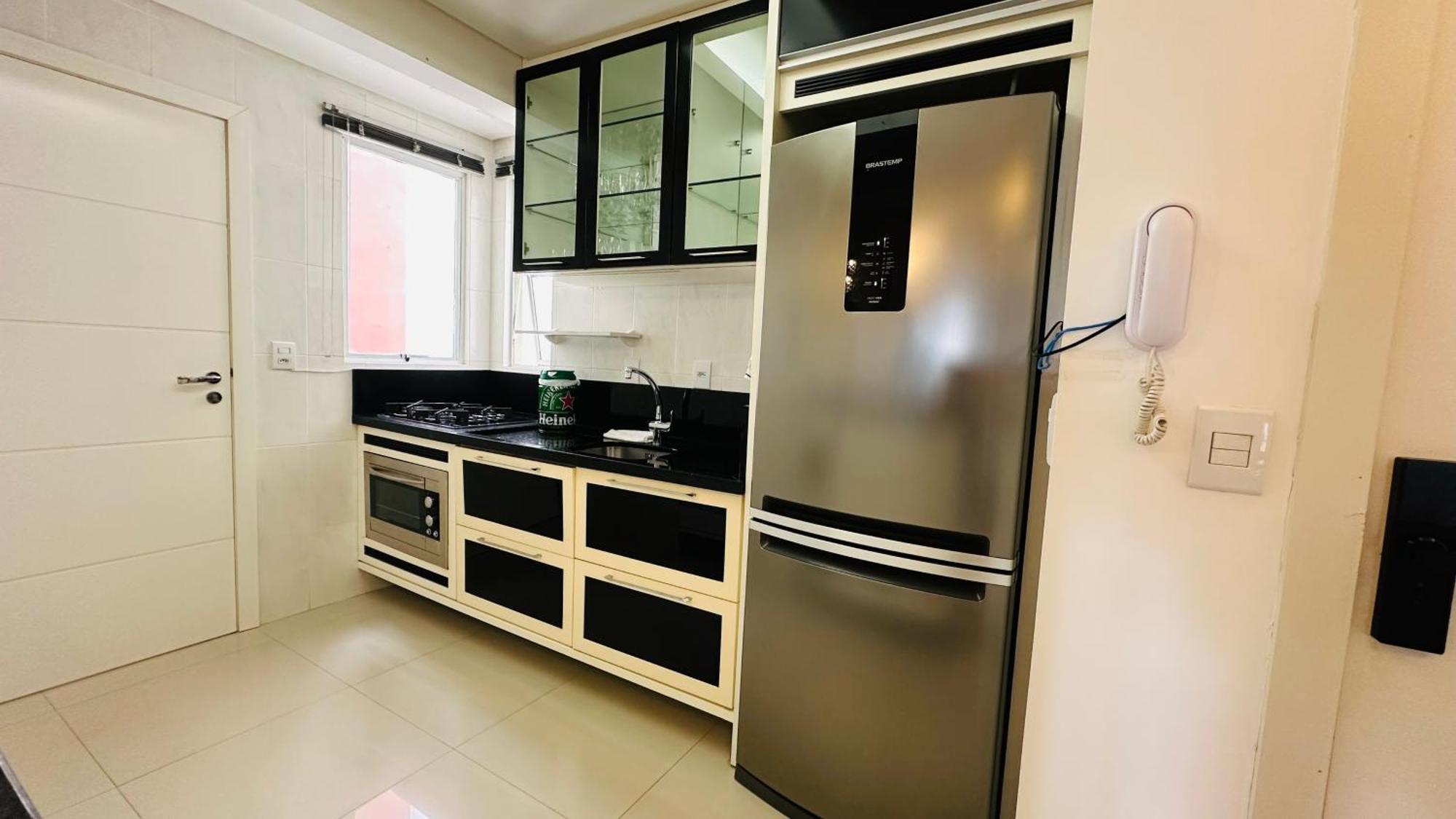 Apartamento 4 Dormitorios, 50 Metros Do Mar!