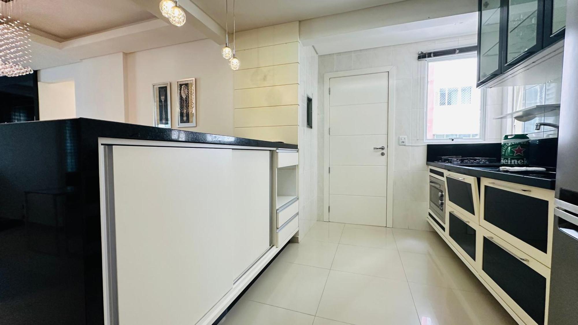 Apartamento 4 Dormitorios, 50 Metros Do Mar!
