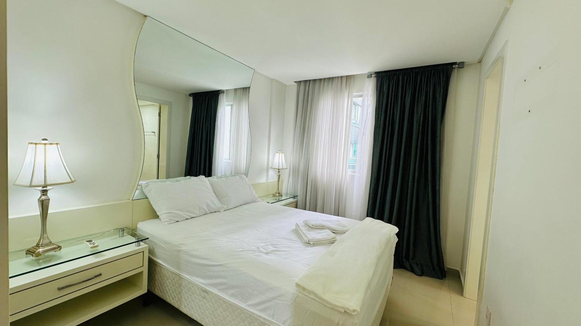 Apartamento 4 Dormitorios, 50 Metros Do Mar! *