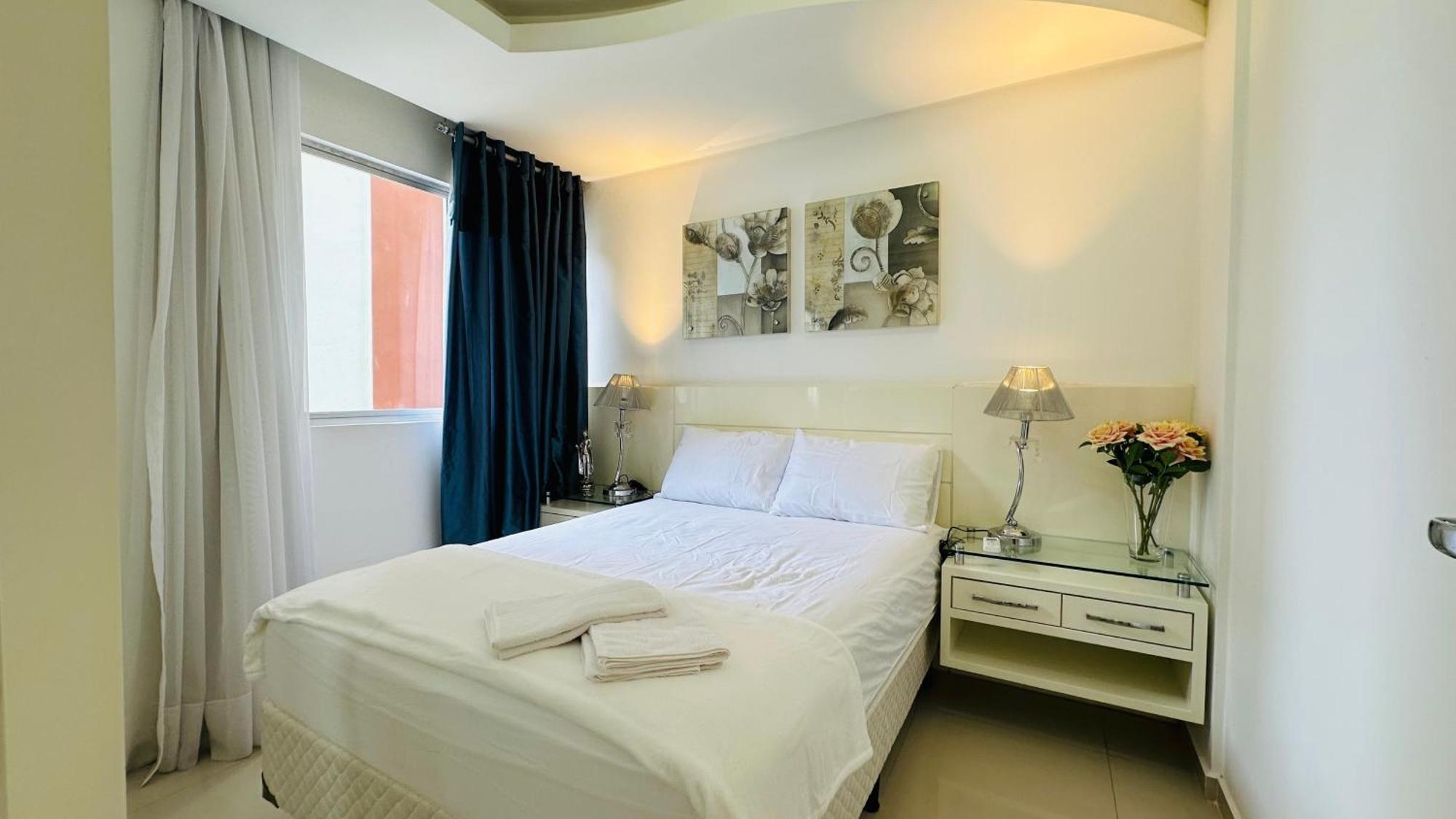 Apartamento 4 Dormitorios, 50 Metros Do Mar! *